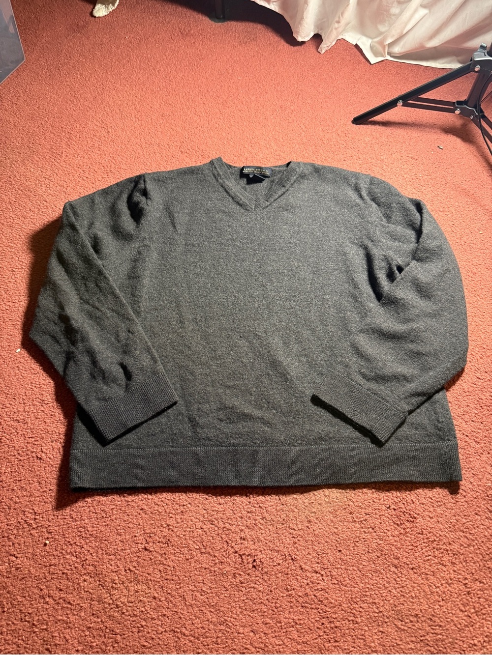 Banana Republic Men's V-Neck 100% Extra Fine Marino Wool Sweater in Charcoal